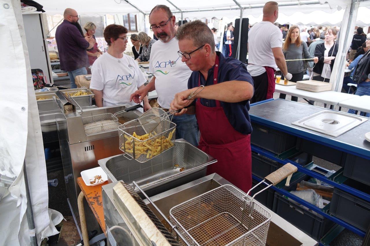 Si les petits ont la pêche, les grands ont eux la frite.