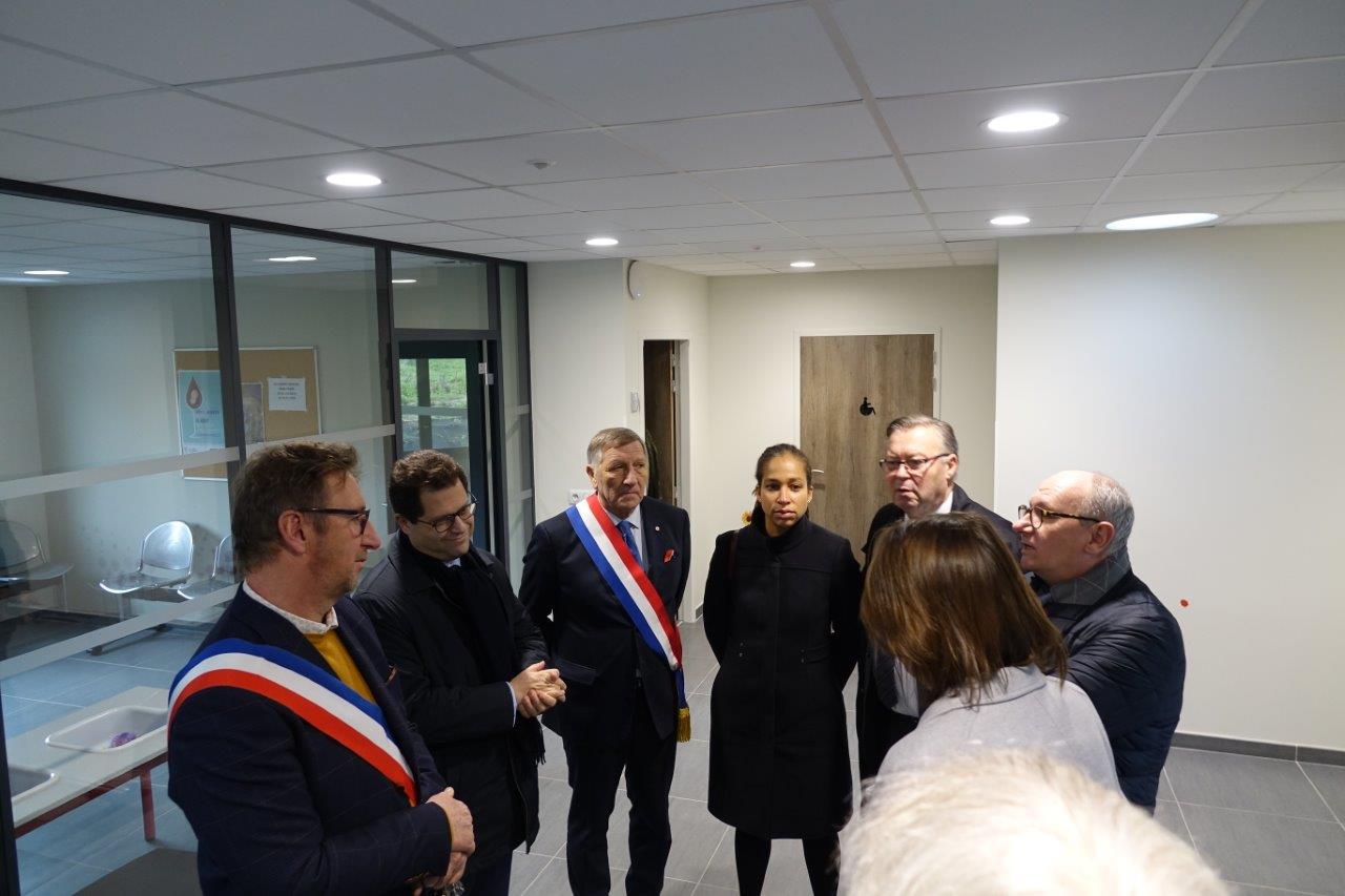La maison médicale accueille un médecin et deux infirmières.