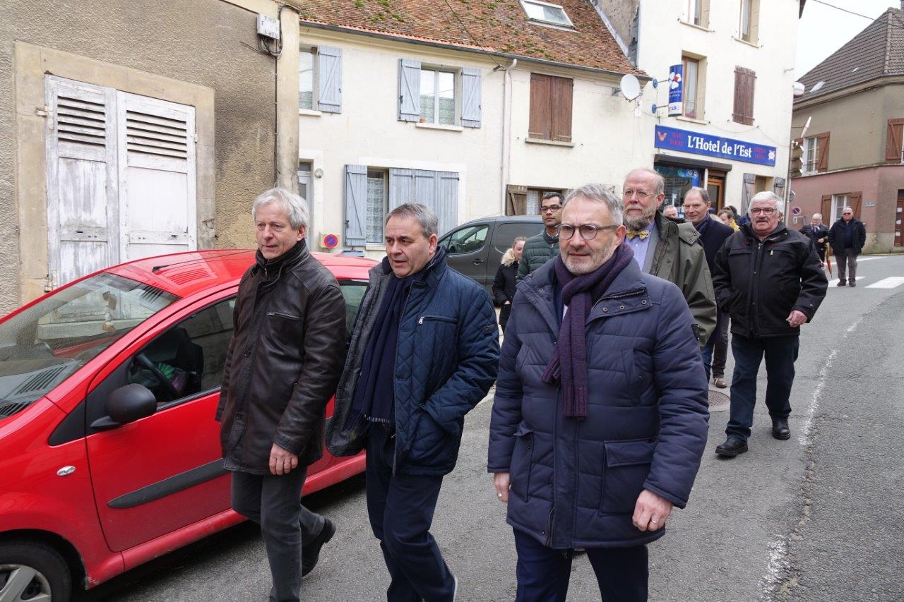 De gauche à droite : Éric Assier, Xavier Bertrand et Dominique Moyse.