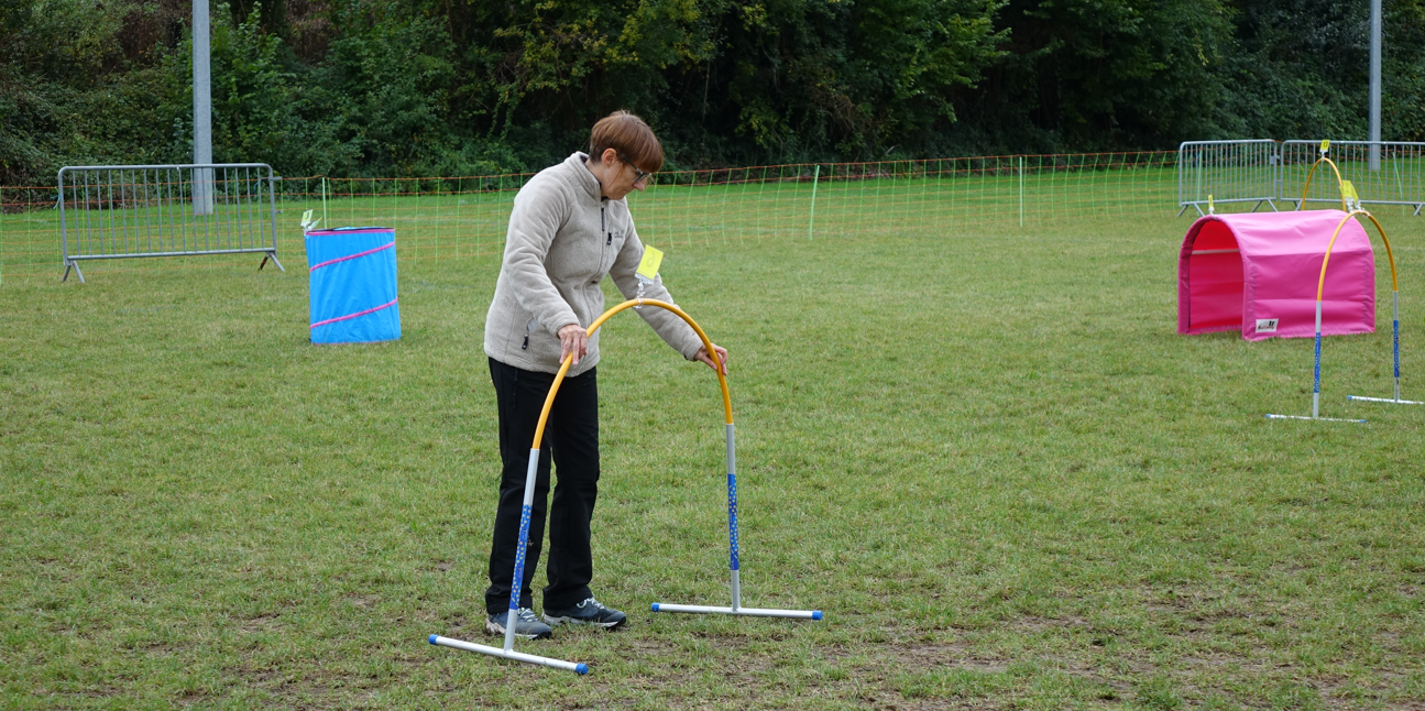 La commissaire Corinne Medauer affine la position de chaque obstacle.