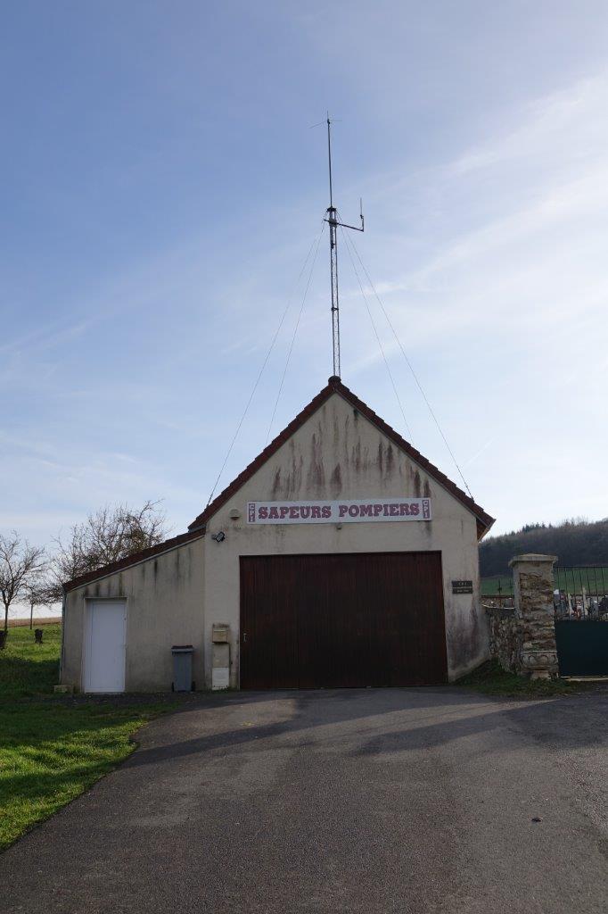 La caserne des pompiers de Saint-Eugène est située... rue du cimetière.