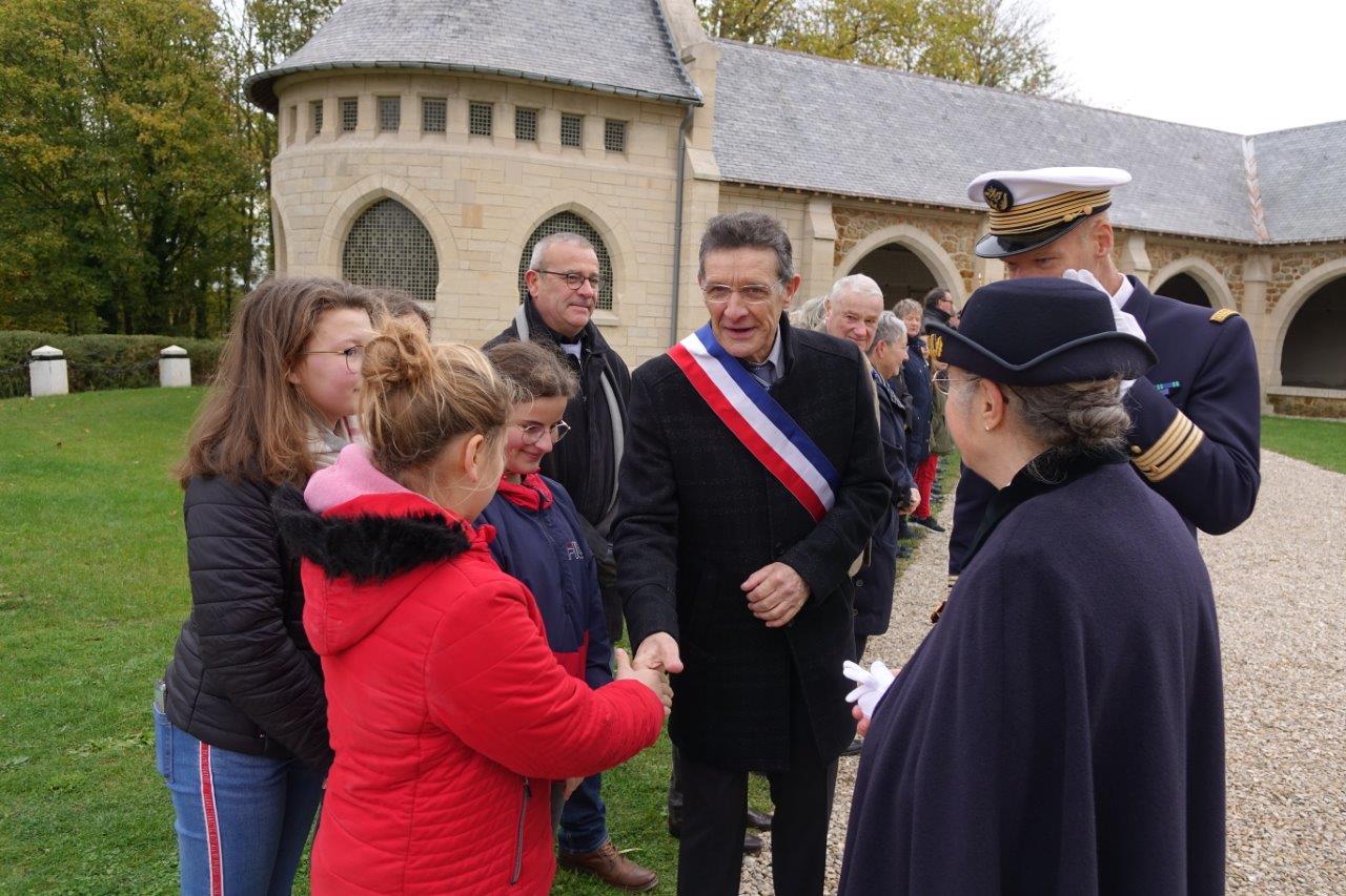 Les autorités ont salué les élèves du collège Claude-Nicolas Ledoux de Dormans et leur professeur Christine Galopeau-de-Almeida, présents lors de la cérémonie...