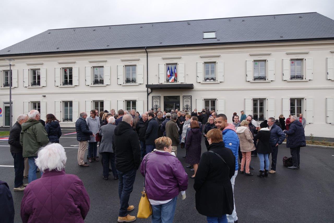 Près de 100 personnes ont répondu à l'invitation de la municipalité.