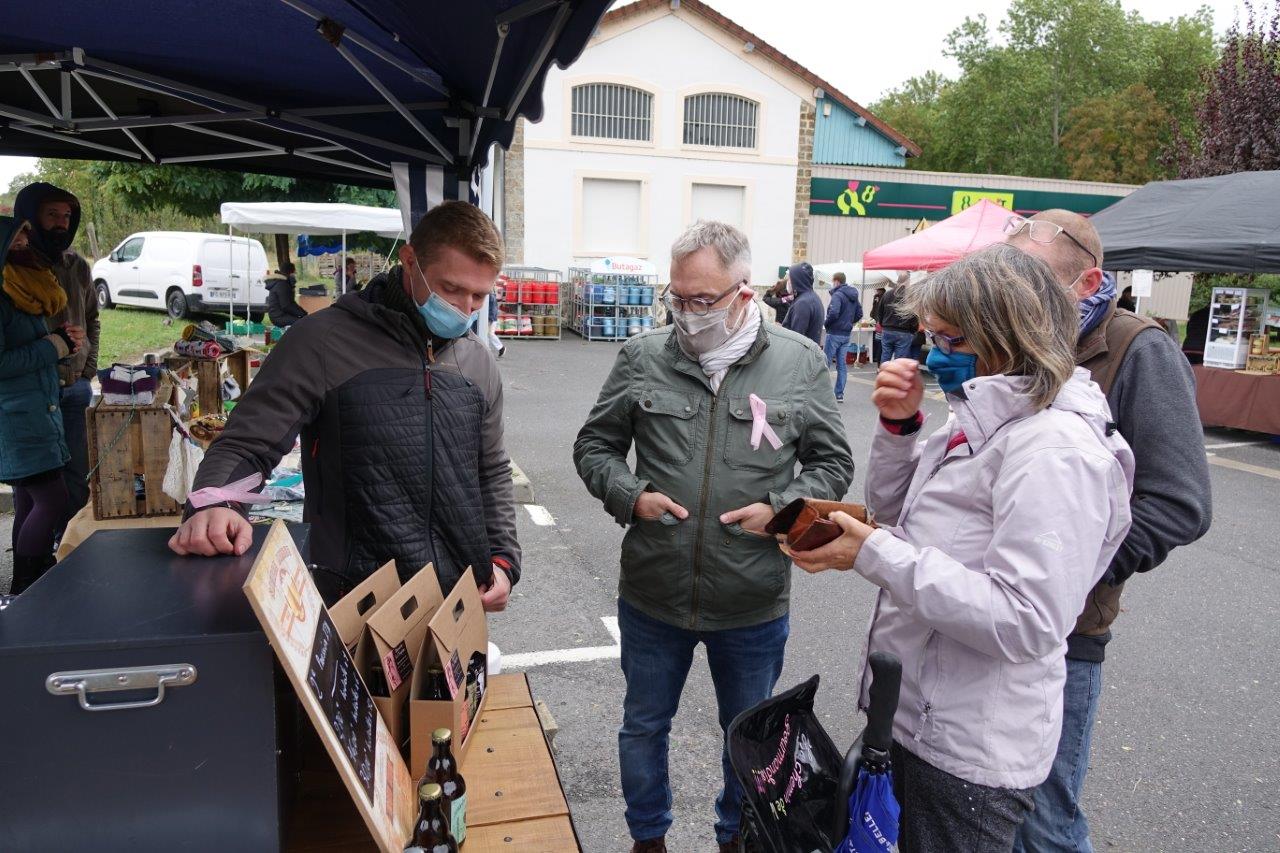 À gauche : Romain Malavieille de la brasserie artisanale sud axonaise La Chopine...