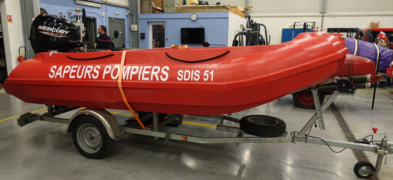 Le bateau sauvetage léger de la caserne de Dormans a participé à la lutte contre les inondations dans le Pas-de-Calais...