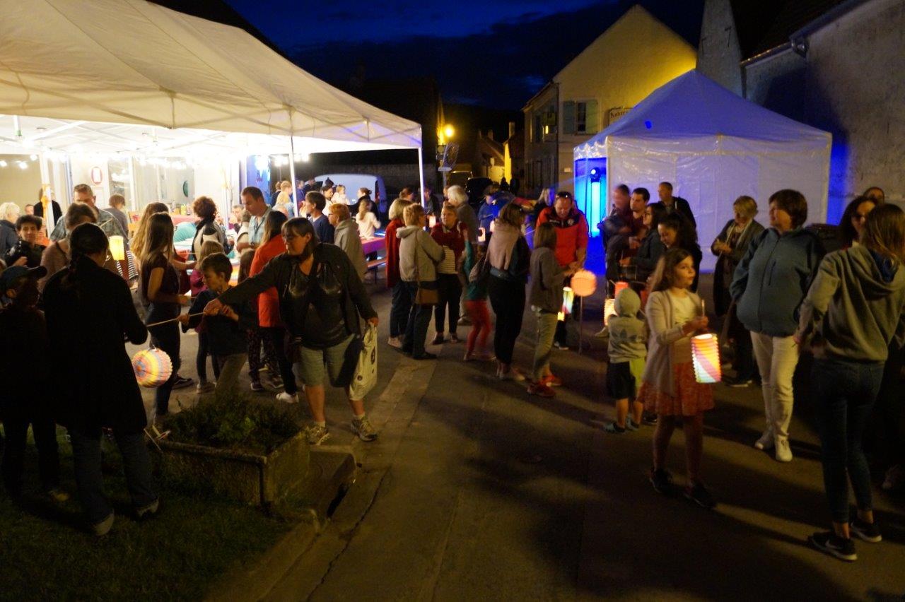 Le défilé nocturne a ravi petits et grands.