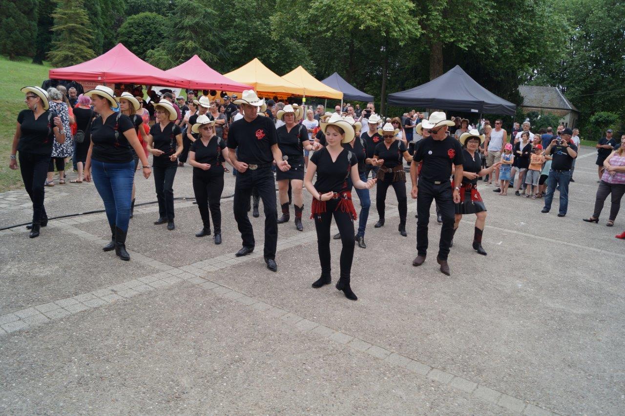 Le groupe sud axonais de danse Country, The Threewolv's, de Trélou-sur-Marne.