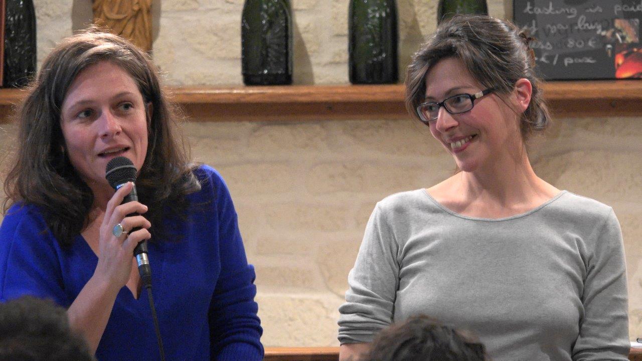 Natacha de la Simone échange avec le public sur son métier de libraire en compagnie de l'éditrice Jeanne Guyon.