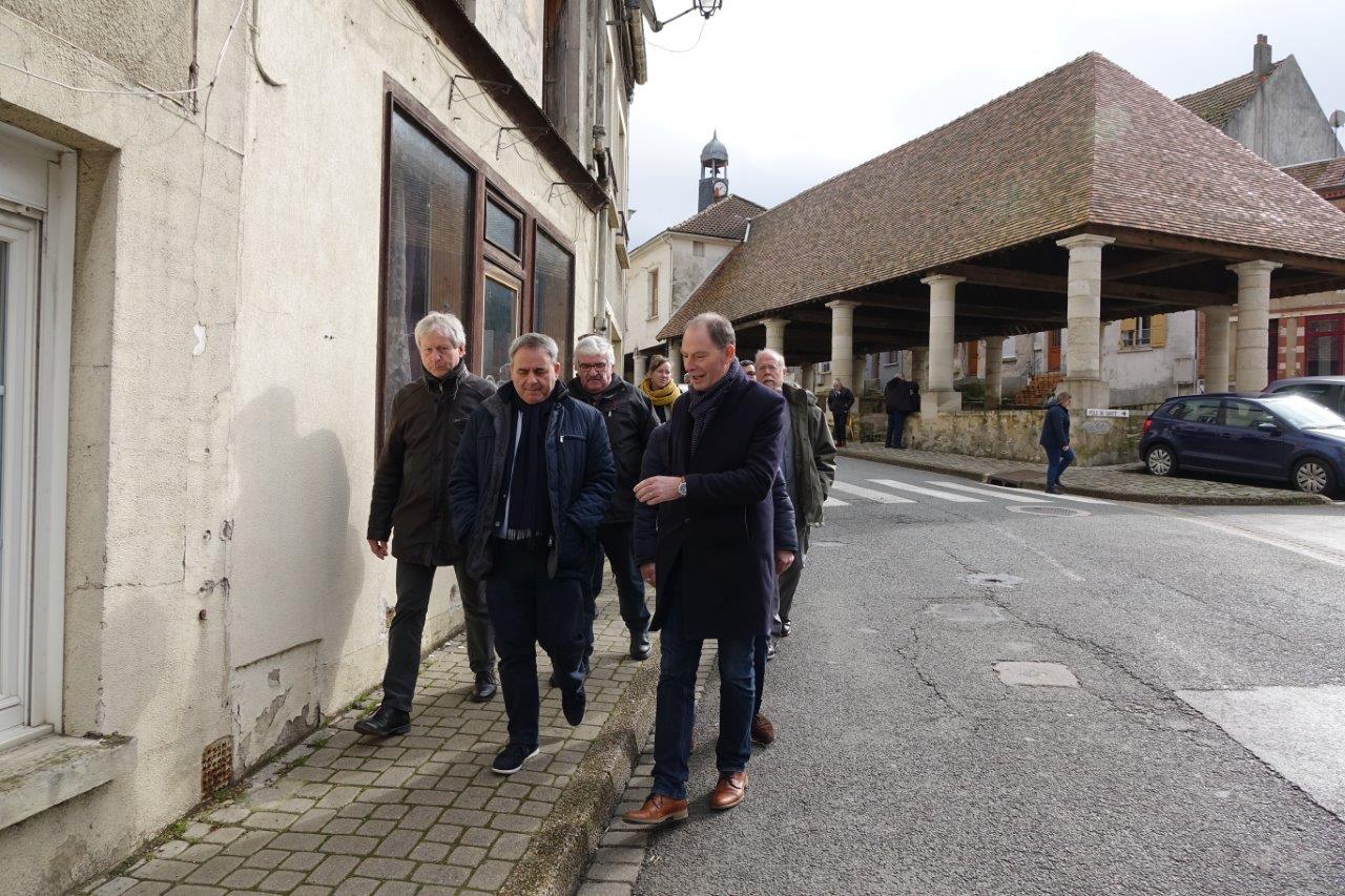À droite : Yves Coquel, président de l'Association TFBCO (Tourisme Ferroviaire de la Brie Champenoise à l'Omois).