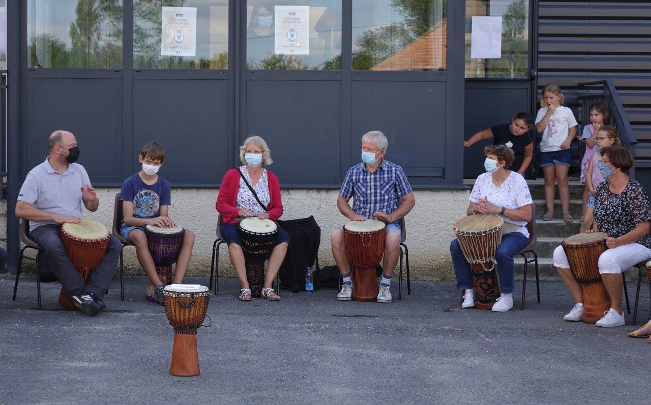 L'atelier Djembé de l'École de musique de Crézancy-Jaulgonne.