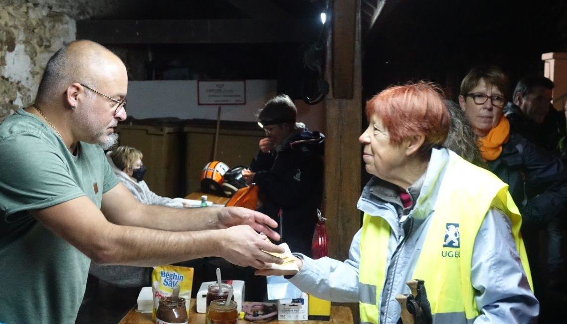 Après l'effort, le réconfort, avec une crêpe offerte à chaque participant.