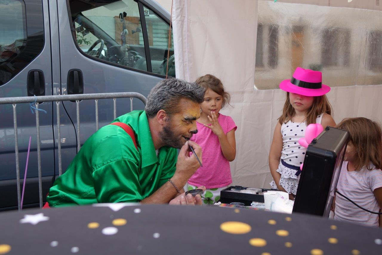 Le magicien ballonneur Rigadin a fait la joie des enfants.