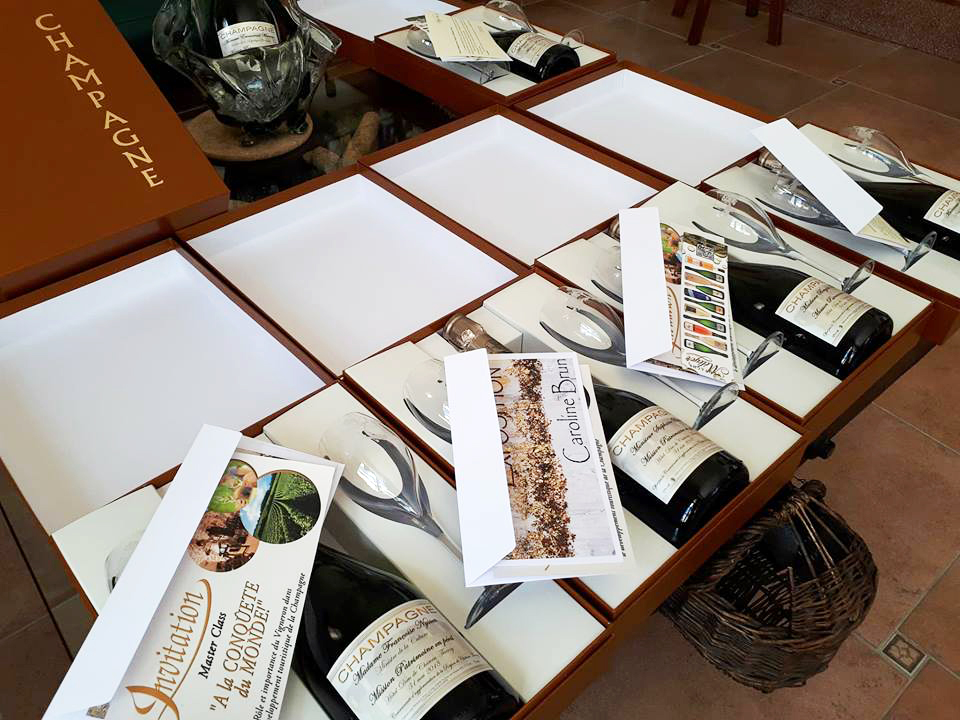 Les destinataires de ces splendides coffrets sont invités à venir à Trélou-sur-Marne...