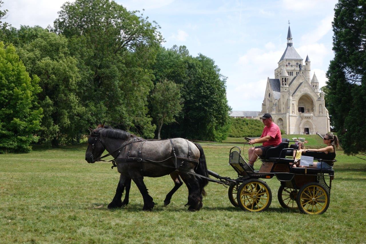 Le public pouvait effectuer des balades en calèche dans les allées du parc du château.