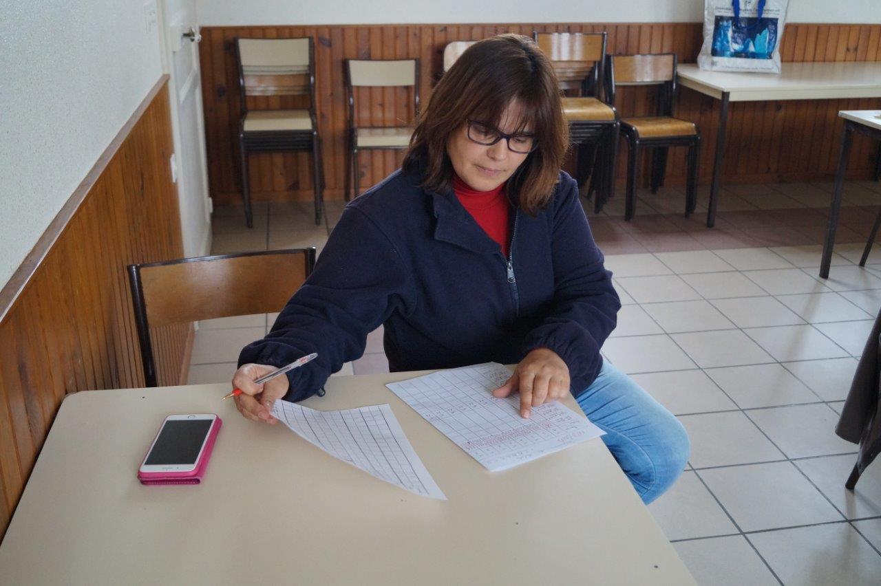 Marina, trésorière du comité des fêtes odonien, a en charge la comptabilisation des points et le bon déroulement du concours. 