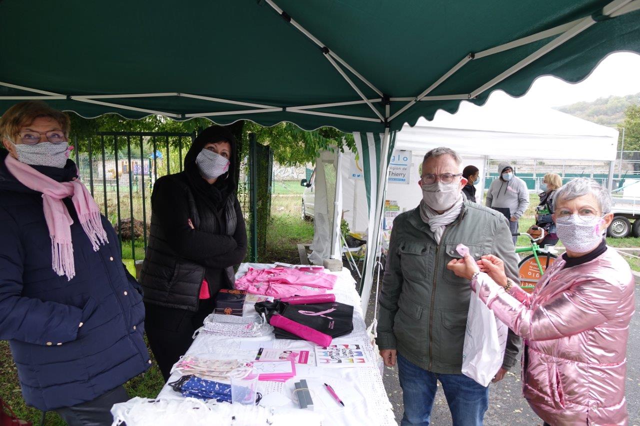 De gauce à droite : Jacqueline Picart, Gaëlle Vaudé, Dominique Moyse, solidaire d'Octobre Rose et Mylène Lefèbvre.