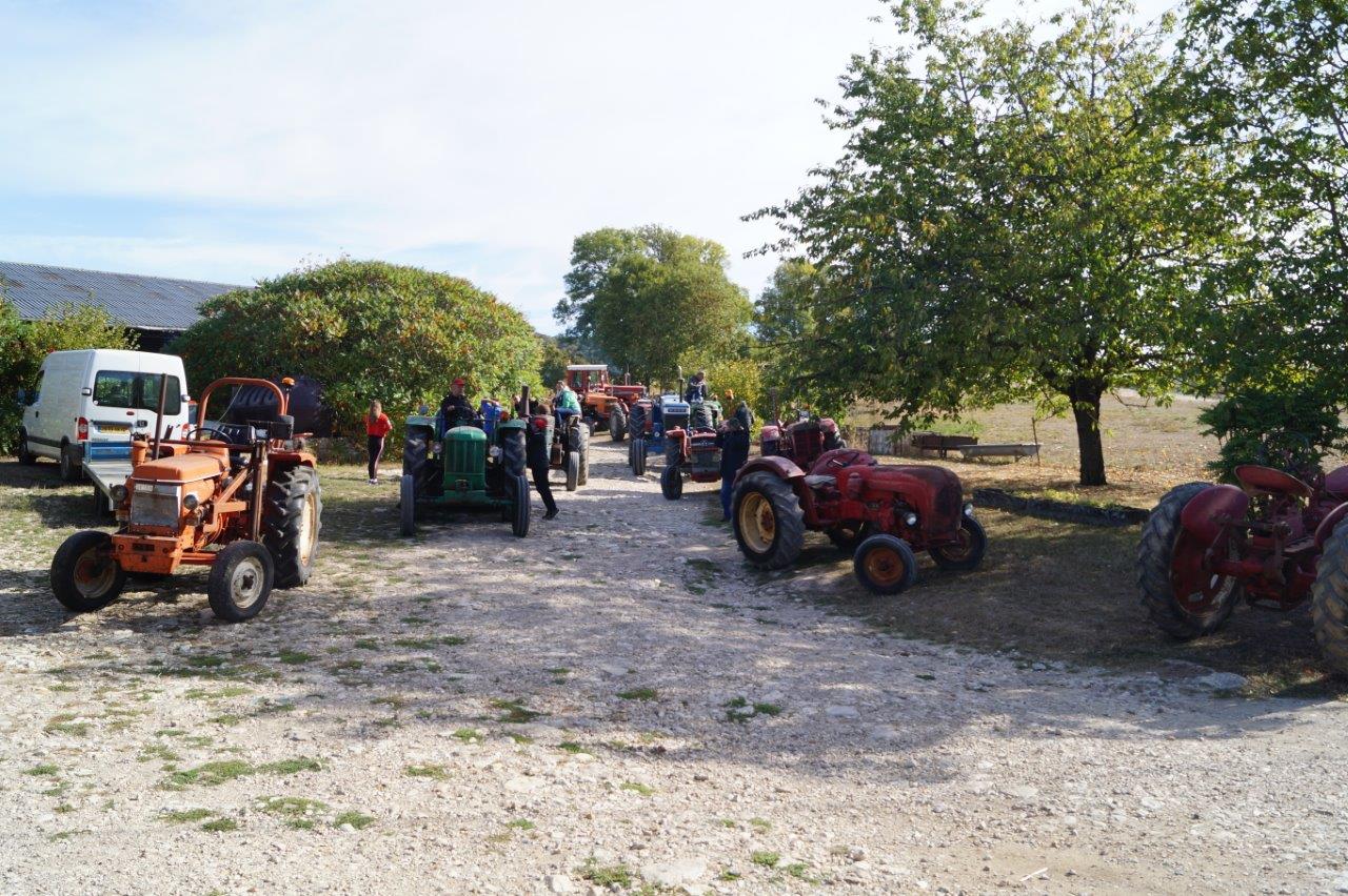 A Baulne-en-Brie, les retardataires rejoingnent le groupe de collectionneurs au hameau de Nogent.