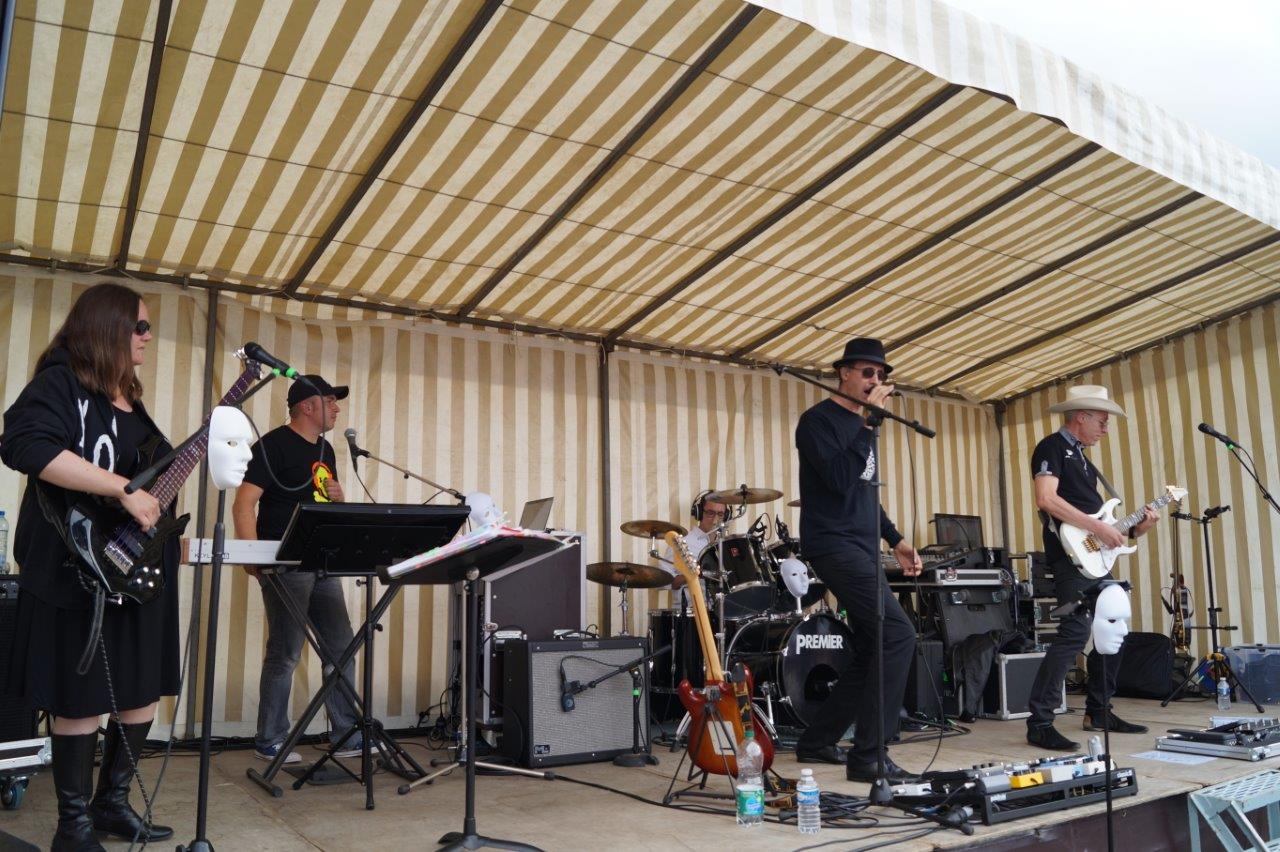 Fidèle à son habitude, le groupe sud axonais Hacker Music Band a piraté une multitude de tubes...