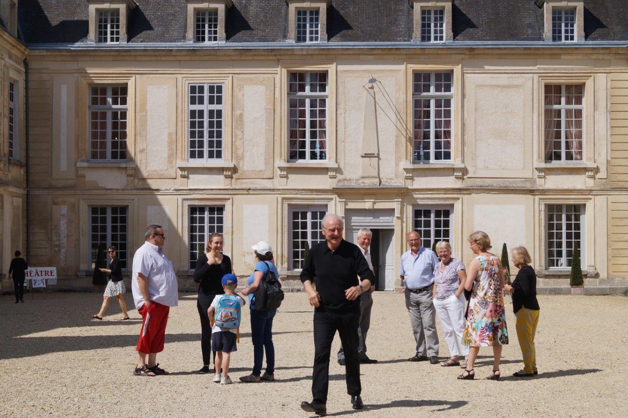 Au premier plan : Jean-Pierre Rozen, le directeur de la Compagnie "Pourquoi pas".