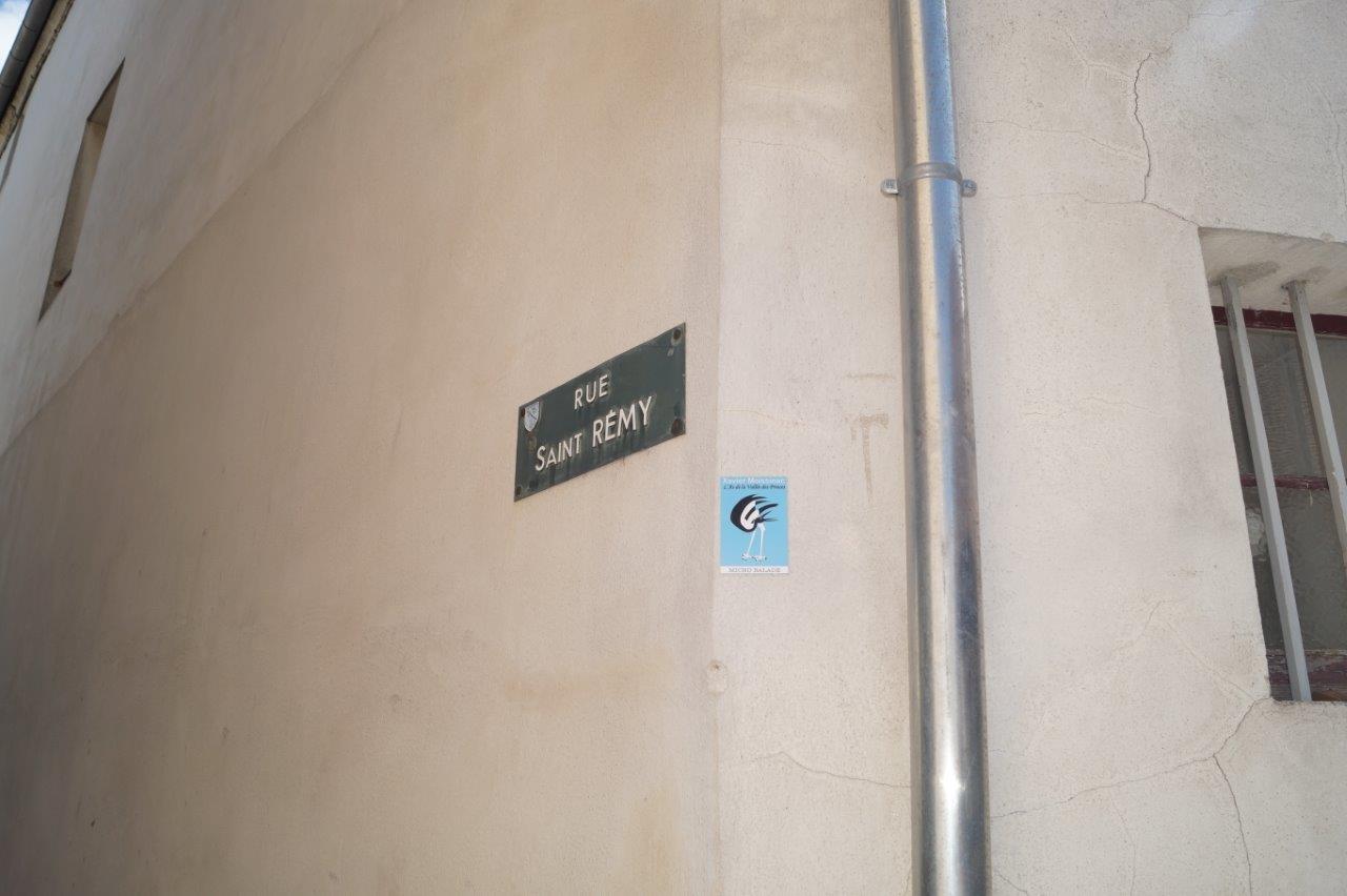 A Condé-en-Brie, une signalétique indique le départ du chemin de randonnée pédestre.