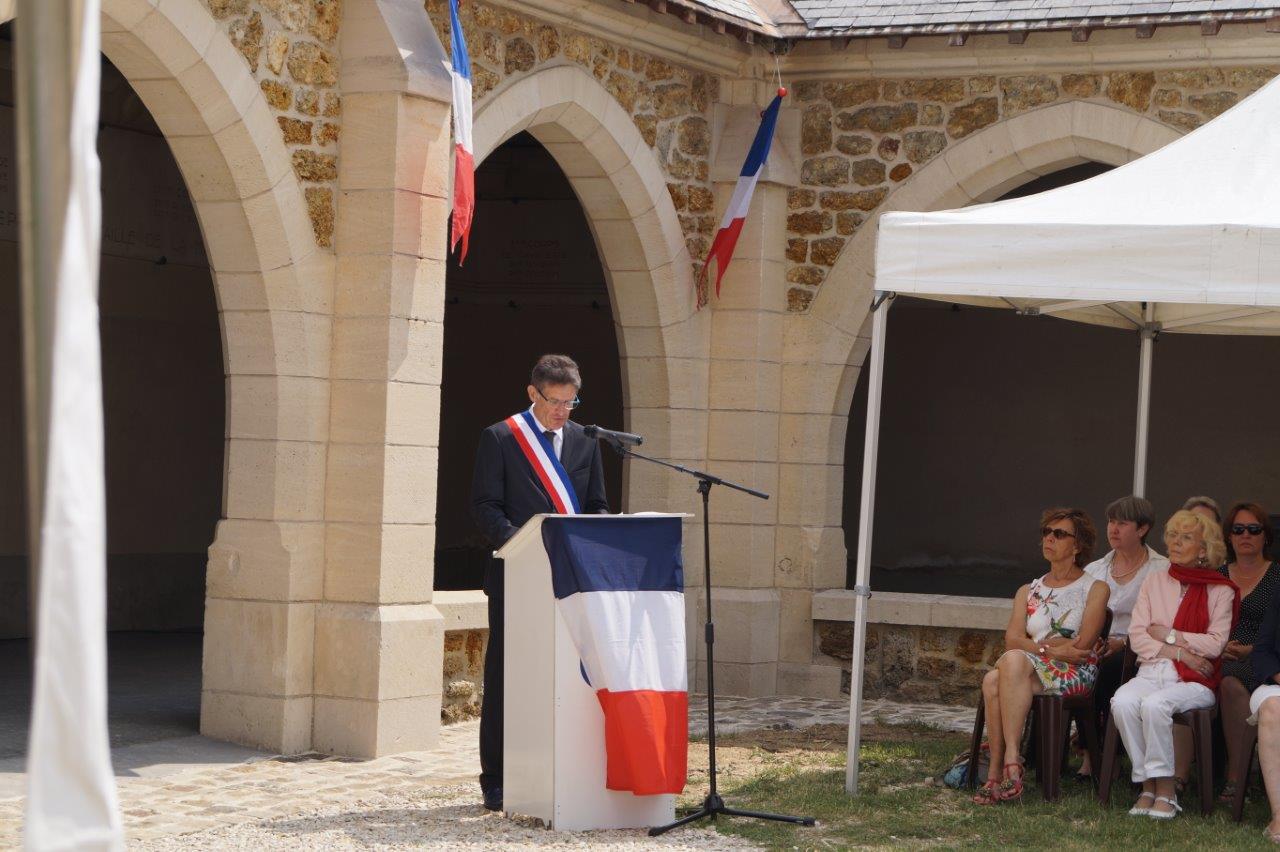 Michel Courteaux, maire de Dormans, a accueilli les personnalités et la population.