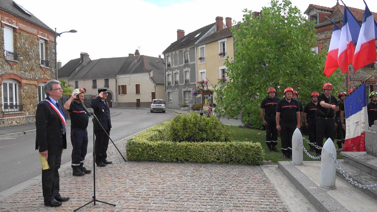 Une minute de silence est observée en hommage aux victimes (86 morts et 434 blessés) de l'attentat de Nice, il y a 1 an.