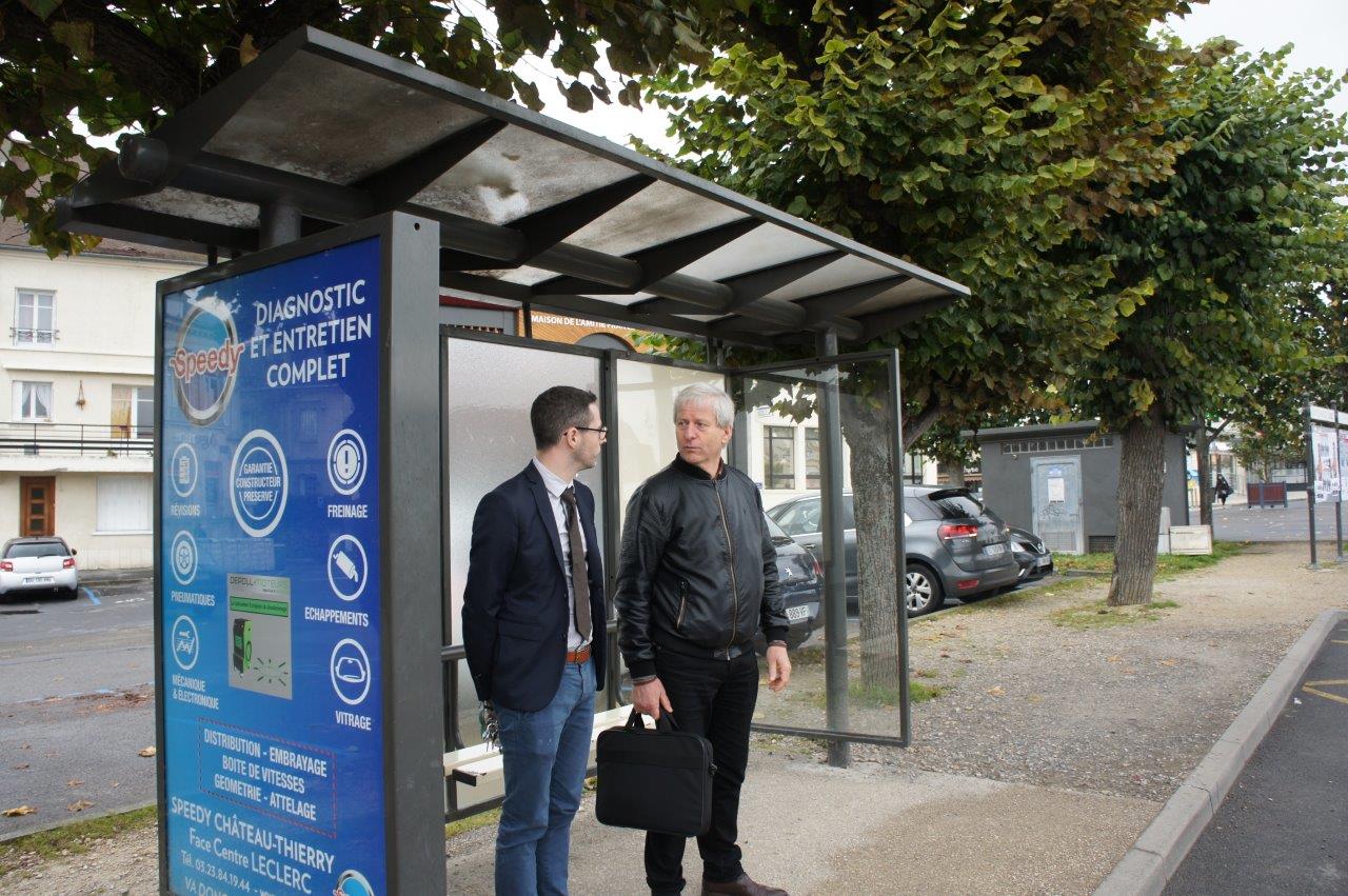 De gauche à droite : Hugo Jarrige, directeur Keolis Château-Thierry et Eric Assier, vice-président en charge de la Mobilité à la Communauté d'Agglo.