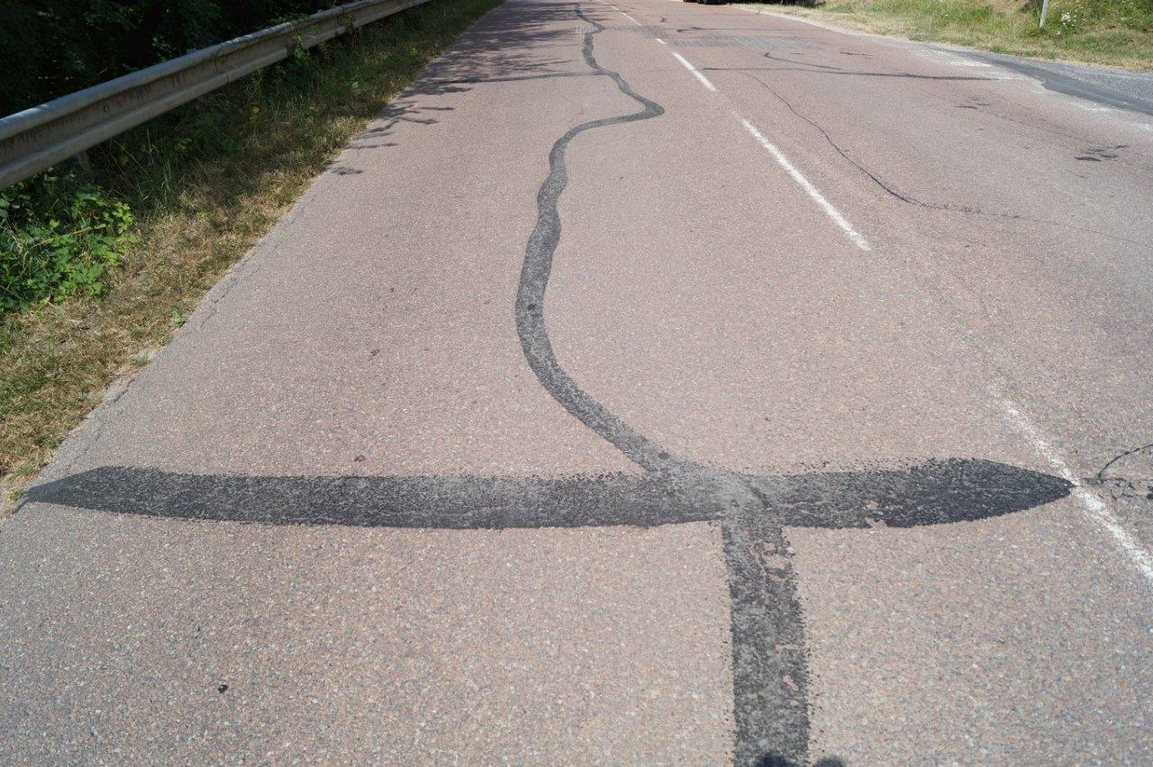 ...ainsi que le bouchage, appelé "pontage", des fissures.