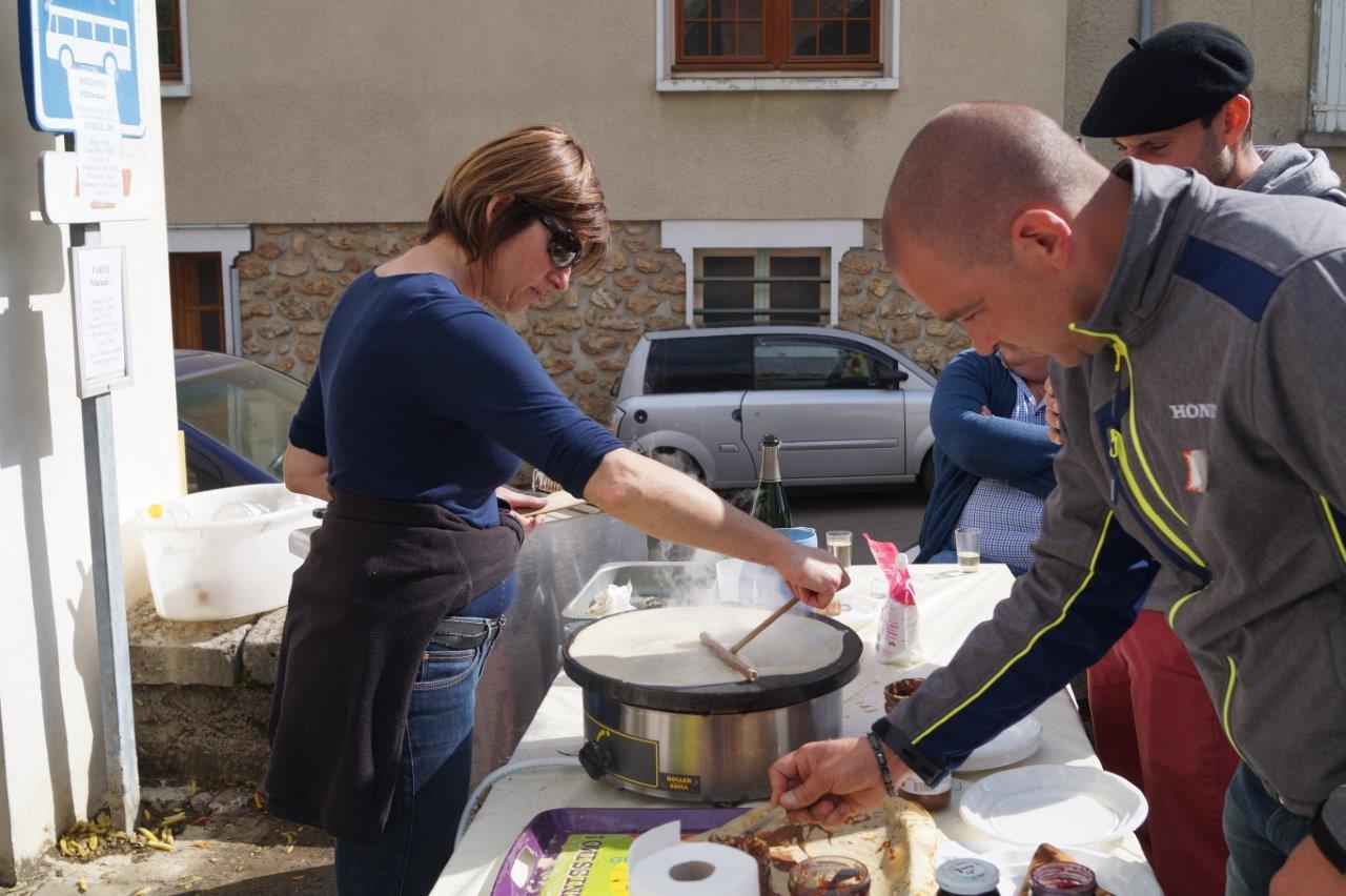 ...et les crêpes de son épouse Céline, secrétaire du Comité des fêtes, sont à tomber par terre !