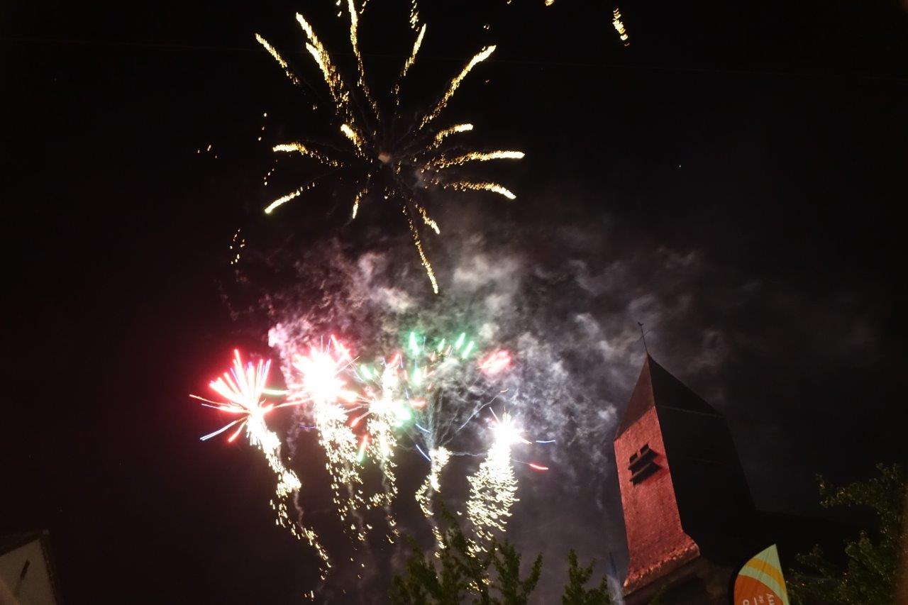 Un feu d'artifice musical somptueux du maître artificier Bertrand Claudat de Poussières d'étoiles.