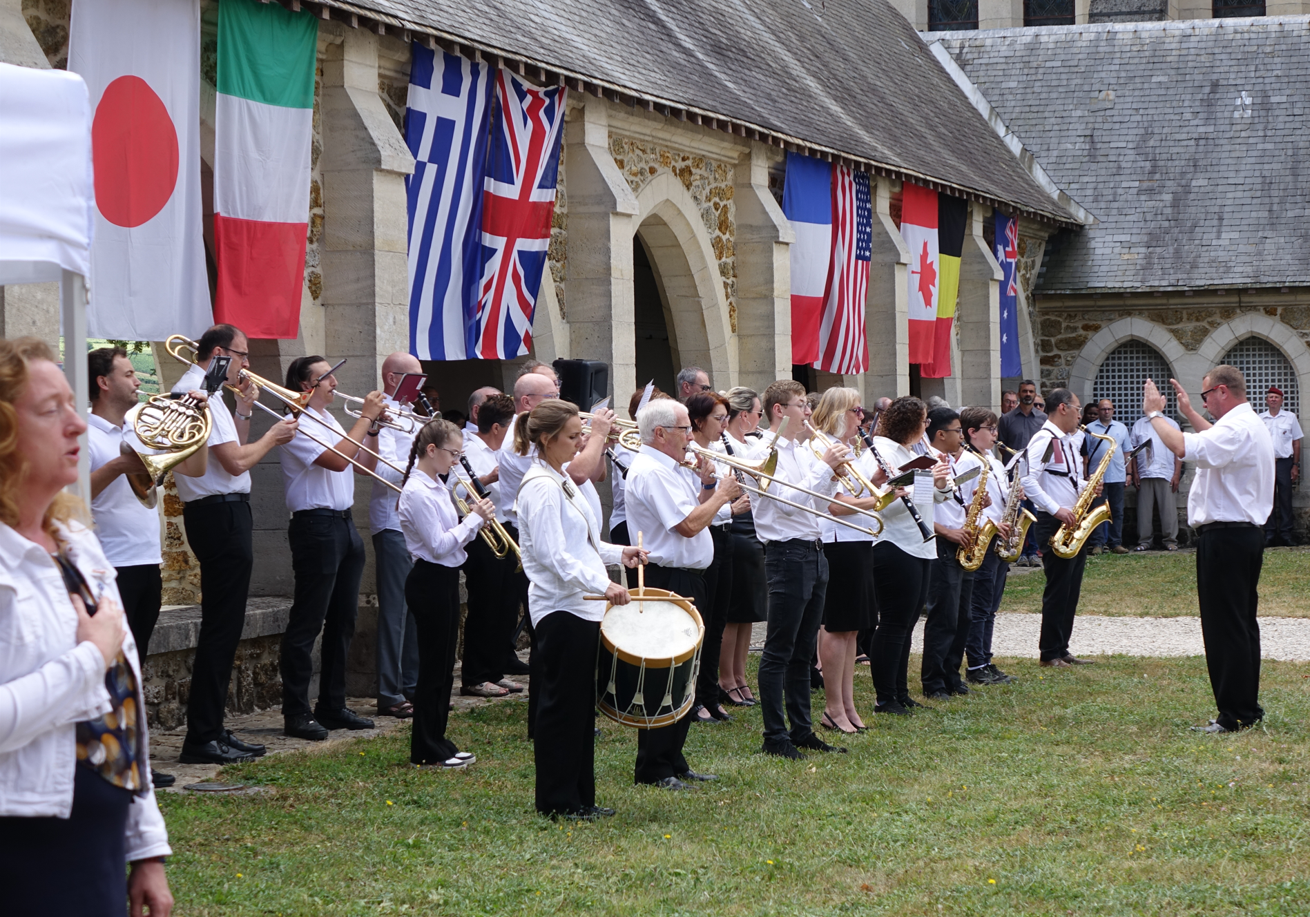 Dirigée par Grégory Veignie, l'Harmonie municipale de Dormans met en musique la 106e cérémonie du Souvenir.