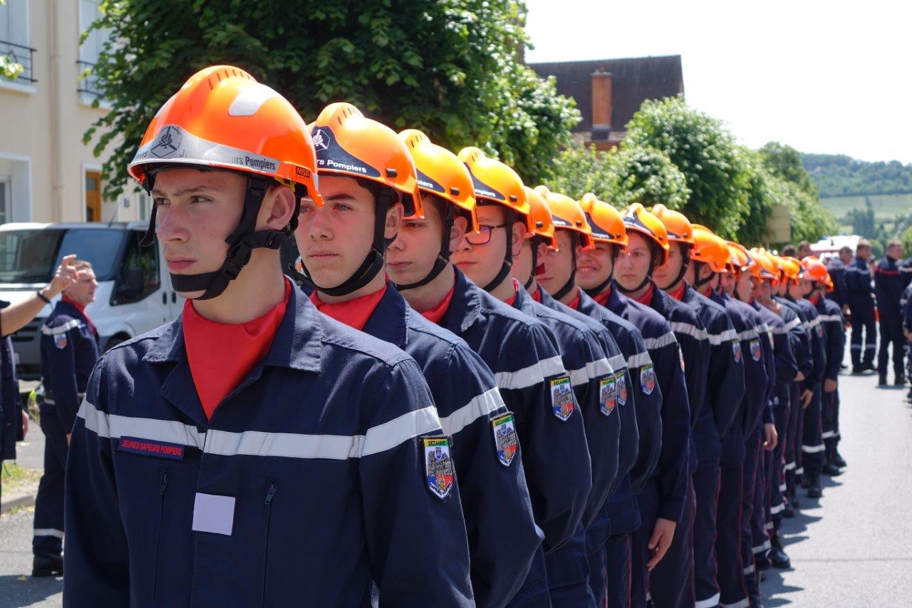 Jeune sapeur-pompier : Pour découvrir la force du travail en équipe et les gestes qui sauvent.