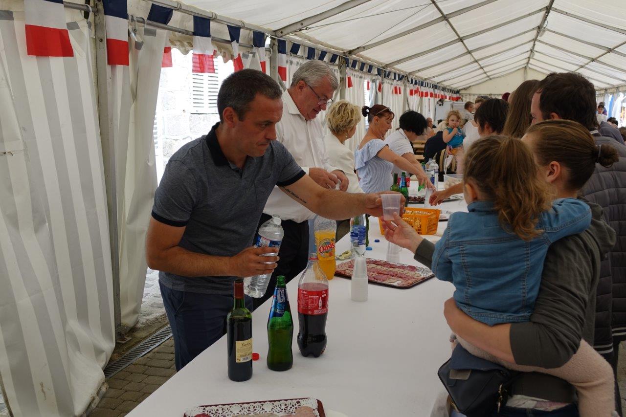 Manuel Cordeiro, adjoint au maire Michel Courteaux, en charge des fêtes et cérémonies, est à l'écoute des administrés.