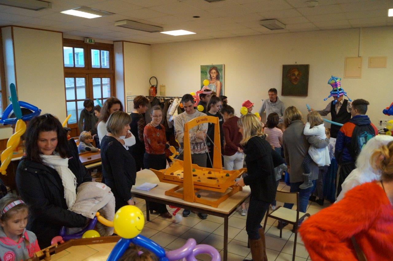 Les parents et grands-parents ont accompagné les enfants, plus nombreux que d'habitude.