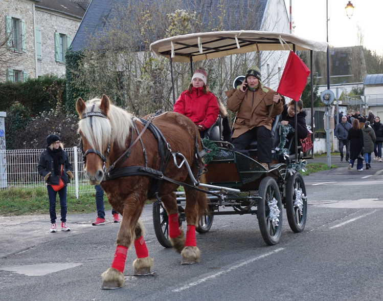 La calèche : le moyen de transport toujours apprécié pour découvrir Condé Village de Noël.