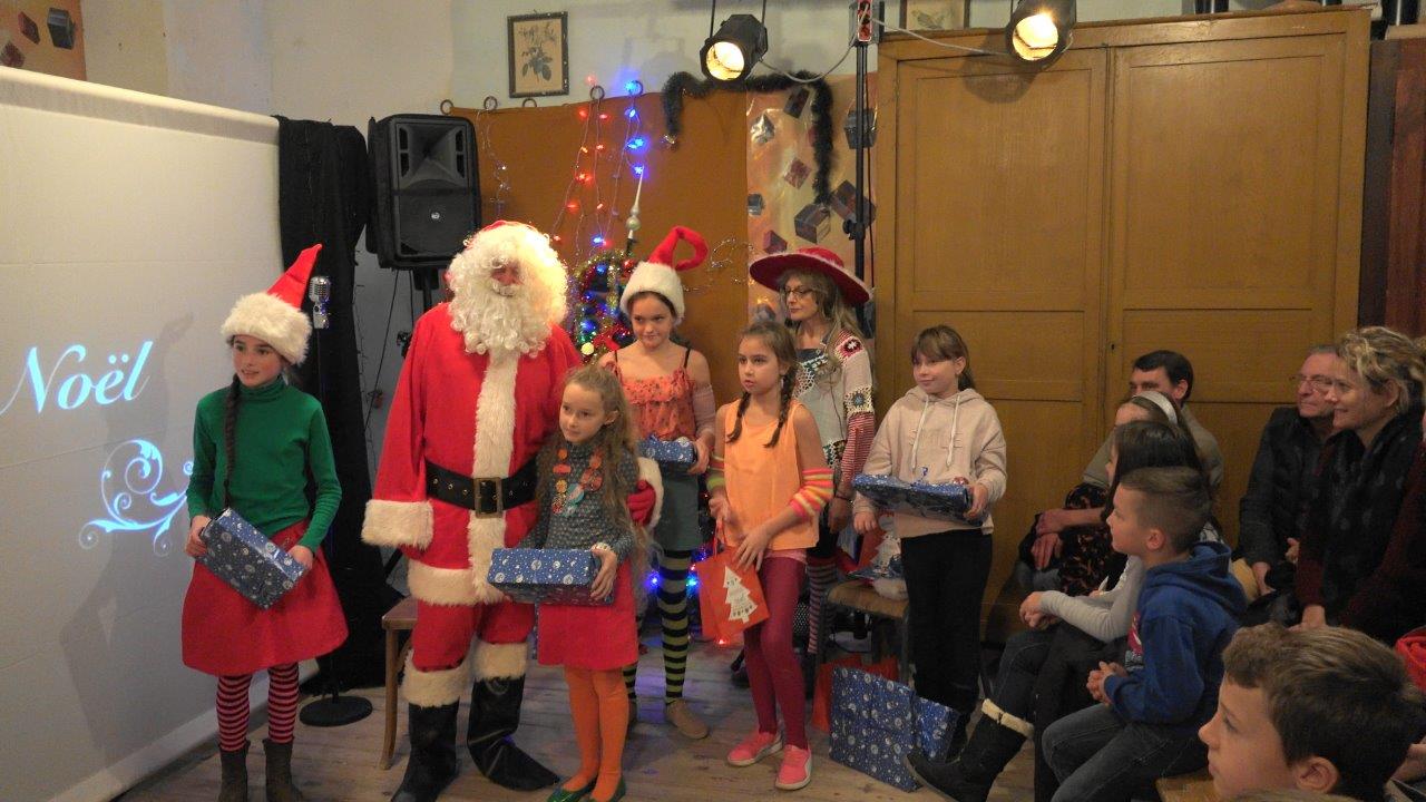 Comme à l'habitude, le Père Noël est passé par le petit village de Montigny-lès-Condé.