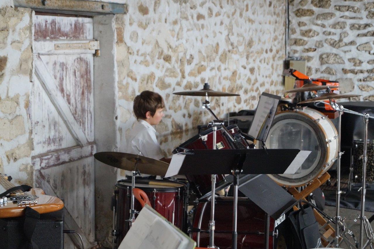 Après la remise des diplômes, tous les instruments enseignés à l'école de musique ont été présentés au public...