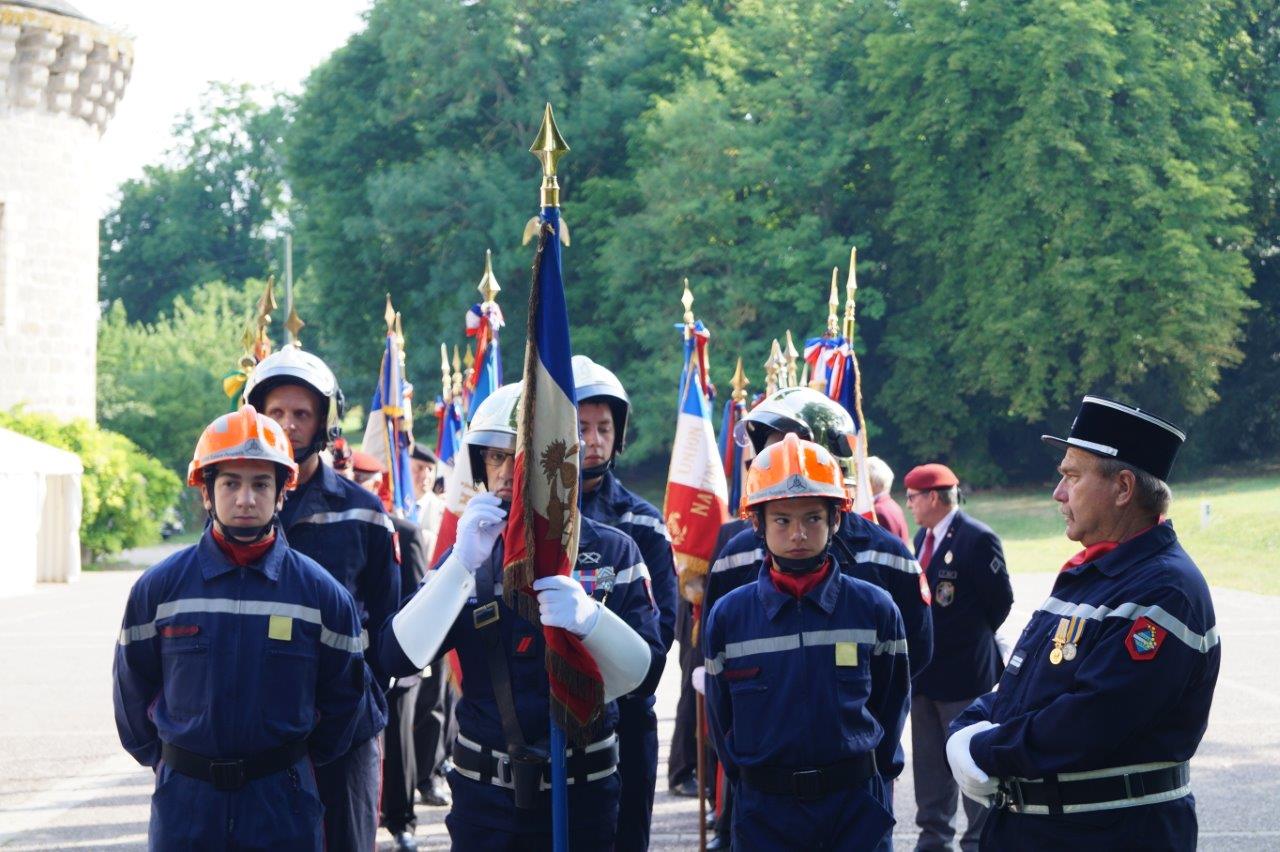 Plusieurs jeunes sapeurs-pompiers (JSP) figuraient parmi le Corps des sapeurs-pompiers de Dormans.