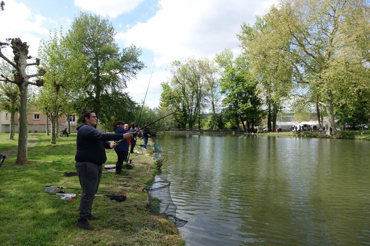 Le concours se joue au nombre total de poissons pêchés sur trois manches.