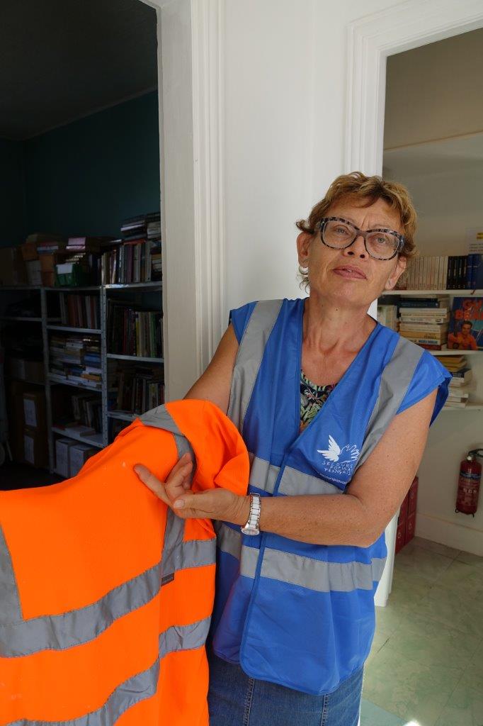 Les vêtements présentant un défaut, comme la présence d'une tâche ou l'absence d'un bouton, étaient gratuits.