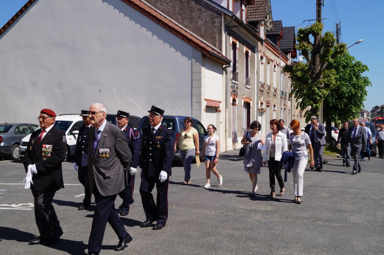 Au pemier rang, de gauche à droite : Michel Brisset et Marcel Attiot, délégué départemental de l'association des anciens combattants de la Marne.
