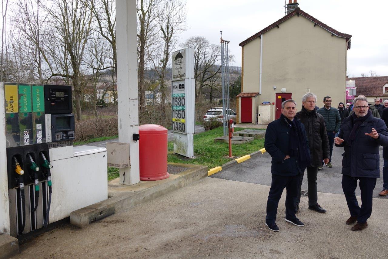 Le bourg centre possède une station essence gérée par la mairie.