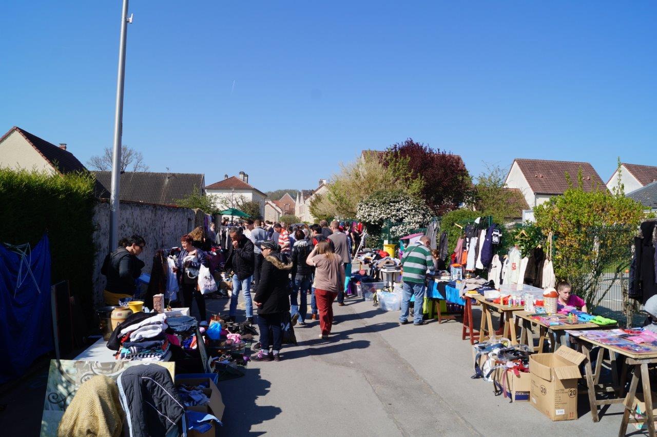 L'accès à la Place de l'Ecole est déjà bien achalandé.
