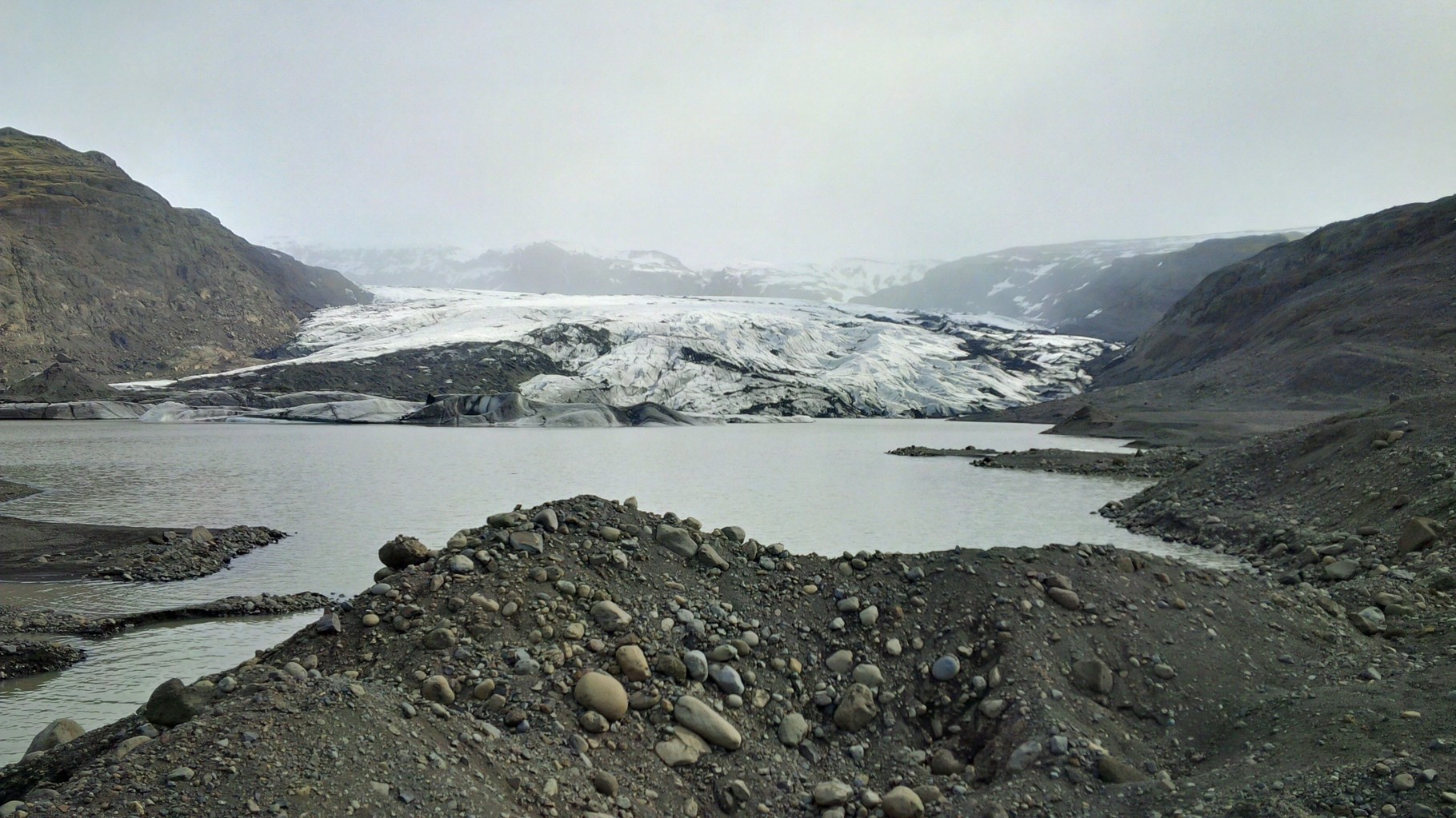 Sólheimajökull (annual retreating: 15 m), a very dynamical glacier.