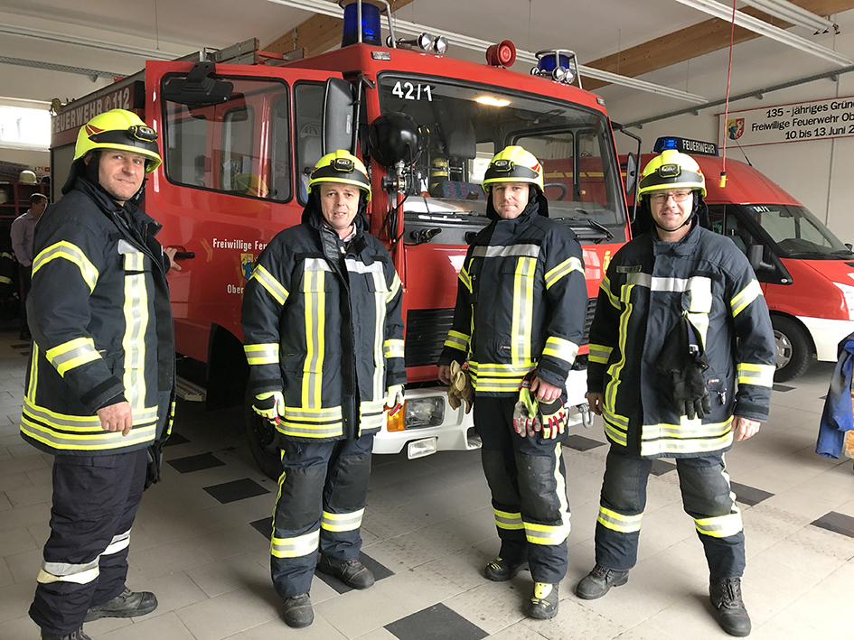 Ewald Seifert (2. v. links) mit seinen Feuerwehrkameraden nach einem Einsatz.