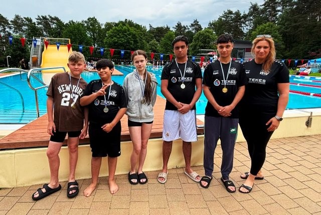 v.l. Maxim, Rustem, Anastasiia, Keles, Egan und Birgül