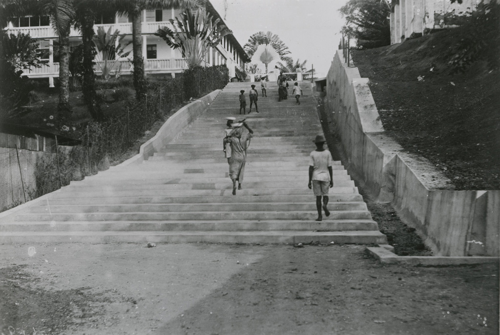 Escalier menant au port
