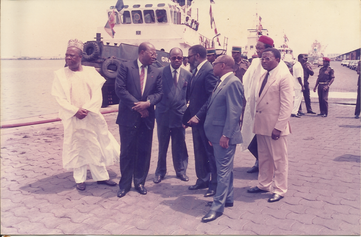 MM Fochivé (Sureté nationale) Meva'a M'Eboutou (Défense), Loé (Gouverneur du Lt), Dibong (DG Onpc), Tessa (Pca Onpc) et Priso (Dga Onpc)