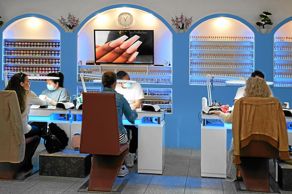 Neumodellage und Naturnagelverstärkung Saigon Nails