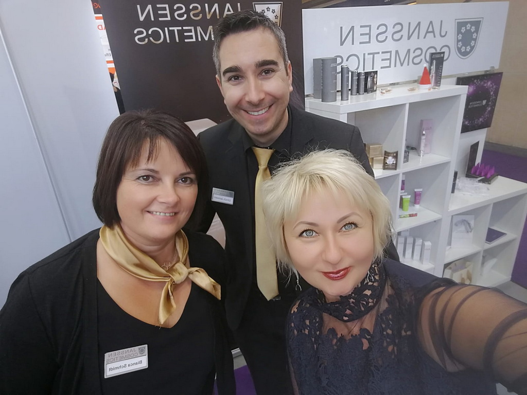 Cosmetica Berlin 2018 mit Bianca und Kundin